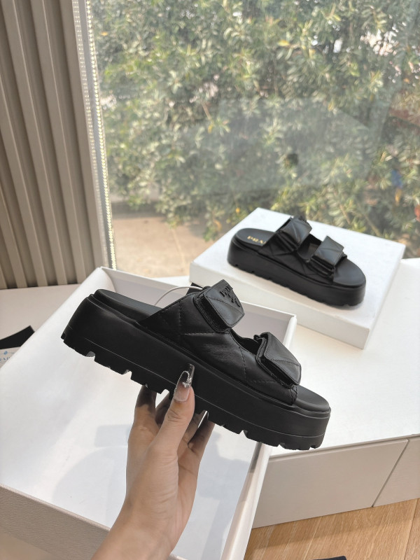 Pra*a sandals