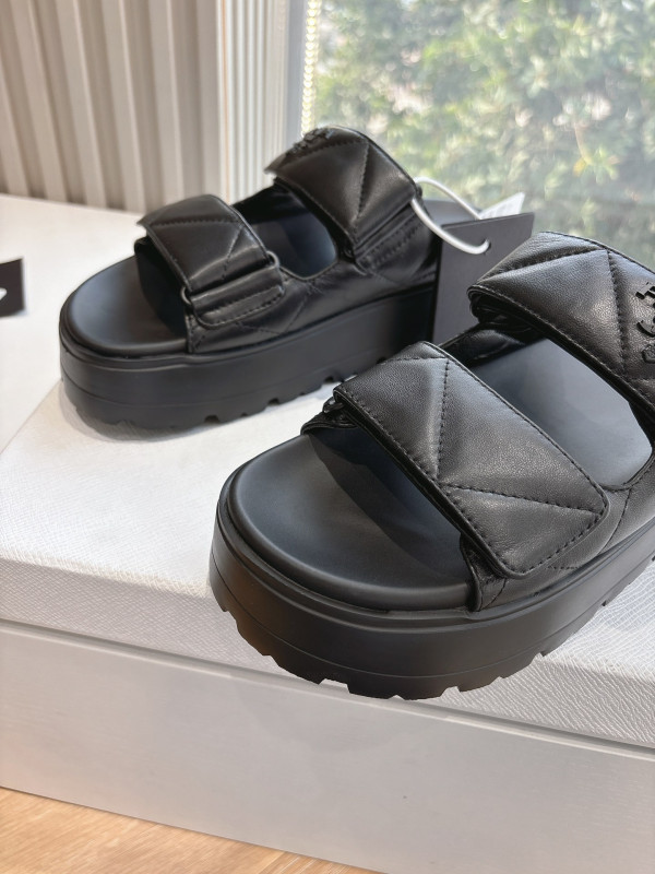 Pra*a sandals