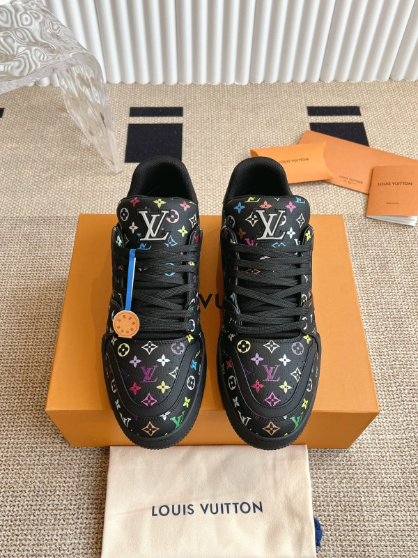 l0*is V*t0n sneakers