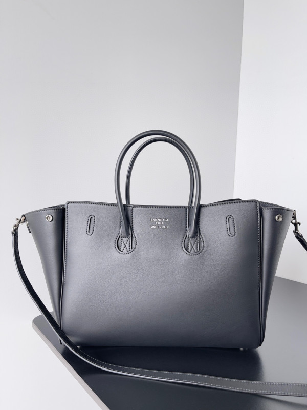Ba*len*cia*ga bel air small carry all bag