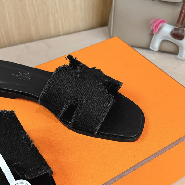 H**mes sandals