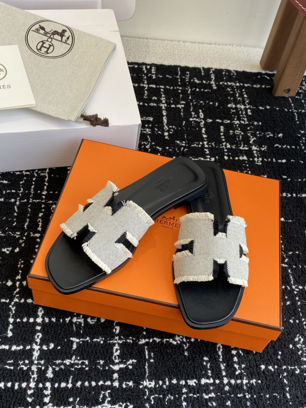 H**mes sandals