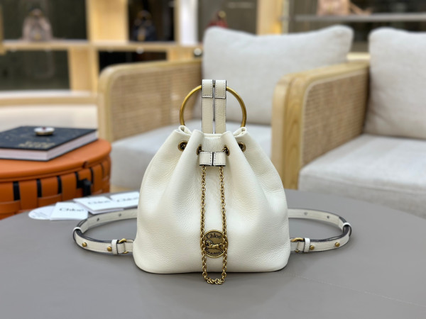 Chloe bracelet backpack in grained leather- 22*20*10.5cm