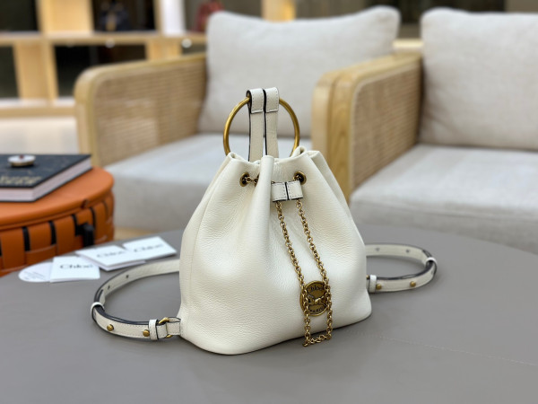 Chloe bracelet backpack in grained leather- 22*20*10.5cm