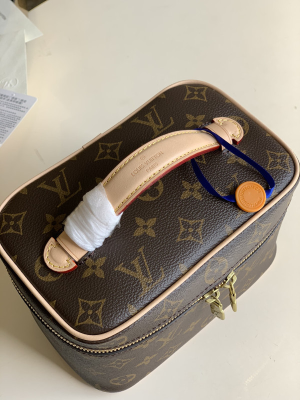 l0*is V*t0n nice mini