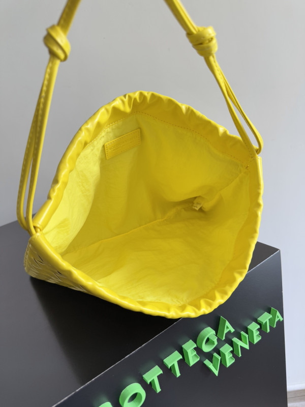 bo*te*ga Ve*ne*ta medium dustbag
