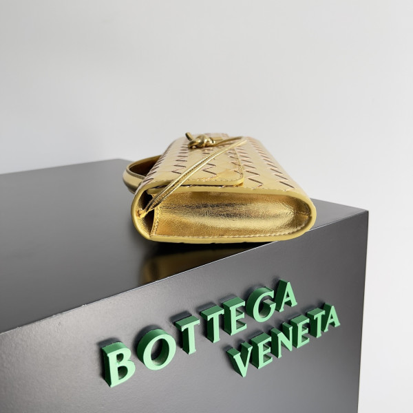 bo*te*ga Ve*ne*ta long clutch andiamo with handle-31*13*3cm
