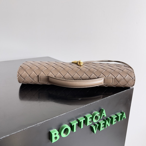 bo*te*ga Ve*ne*ta long clutch andiamo with handle-31*13*3cm