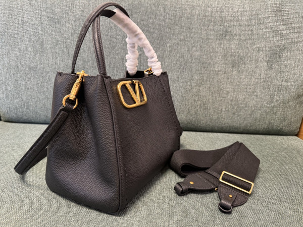 Valentino Garavani Alltime Medium Handbag - 26*21*17CM