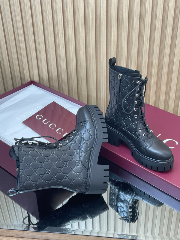 G*u*i boots