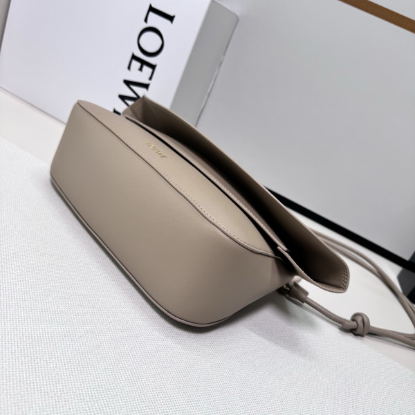 L0ew* medium ola bag in smooth calfskin - 26*18*13cm