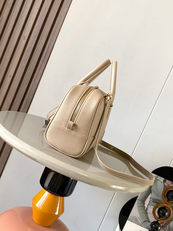 L0ew* amazona 23 bag in soft grained calfskin - 23*10*15cm