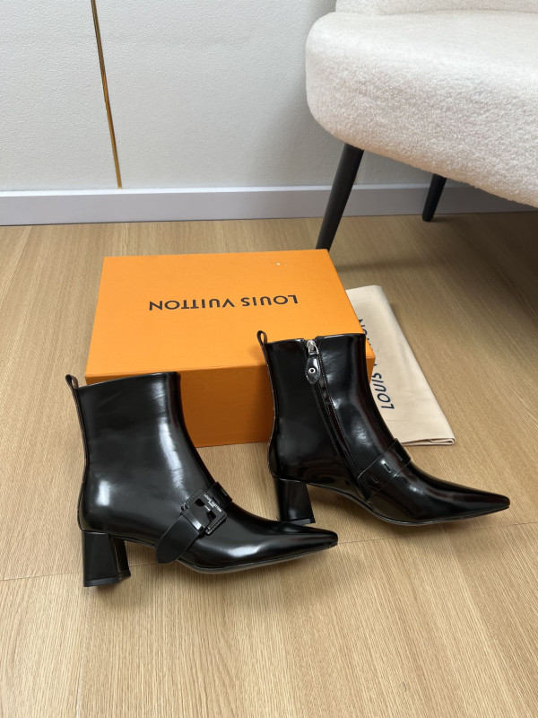 l0*is V*t0n boots