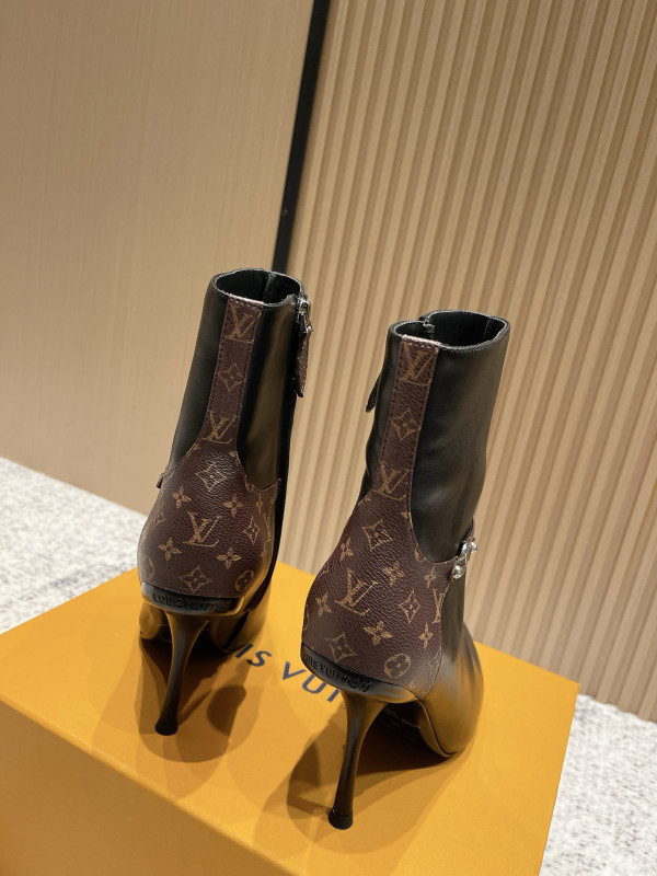 l0*is V*t0n boots