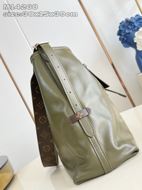 l0*is V*t0n carryall mm- 39 x 30 x 15cm