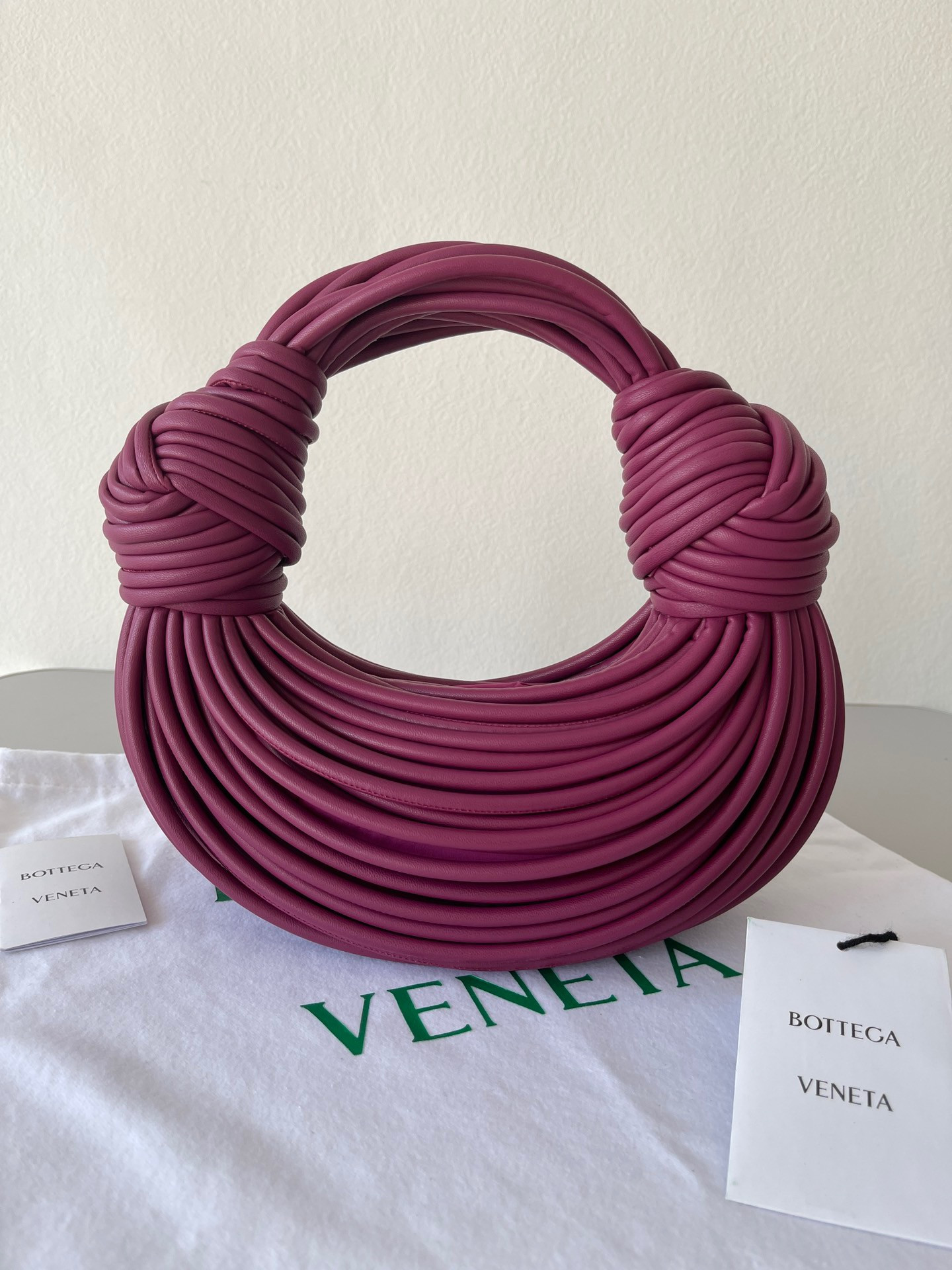 bo*te*ga Ve*ne*ta double knot