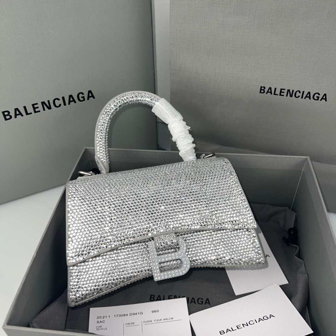 Ba*len*cia*ga hourglass