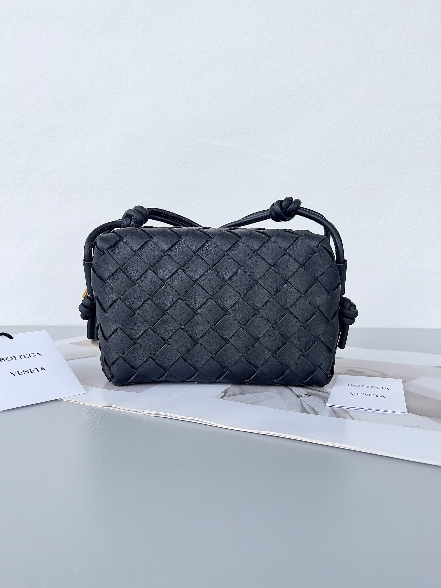 bo*te*ga Ve*ne*ta mini loop camera bag