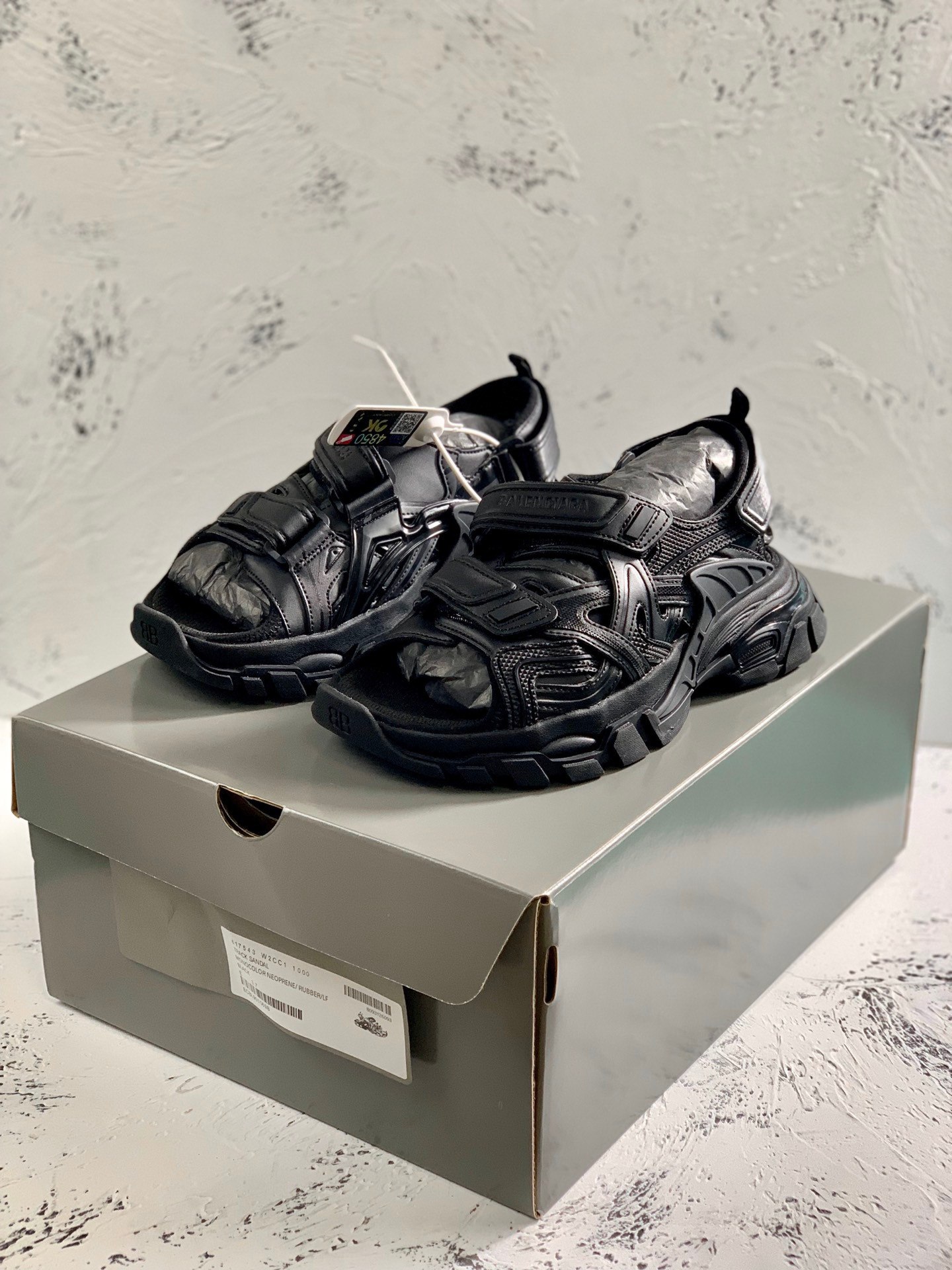 Ba*len*cia*ga track sandal