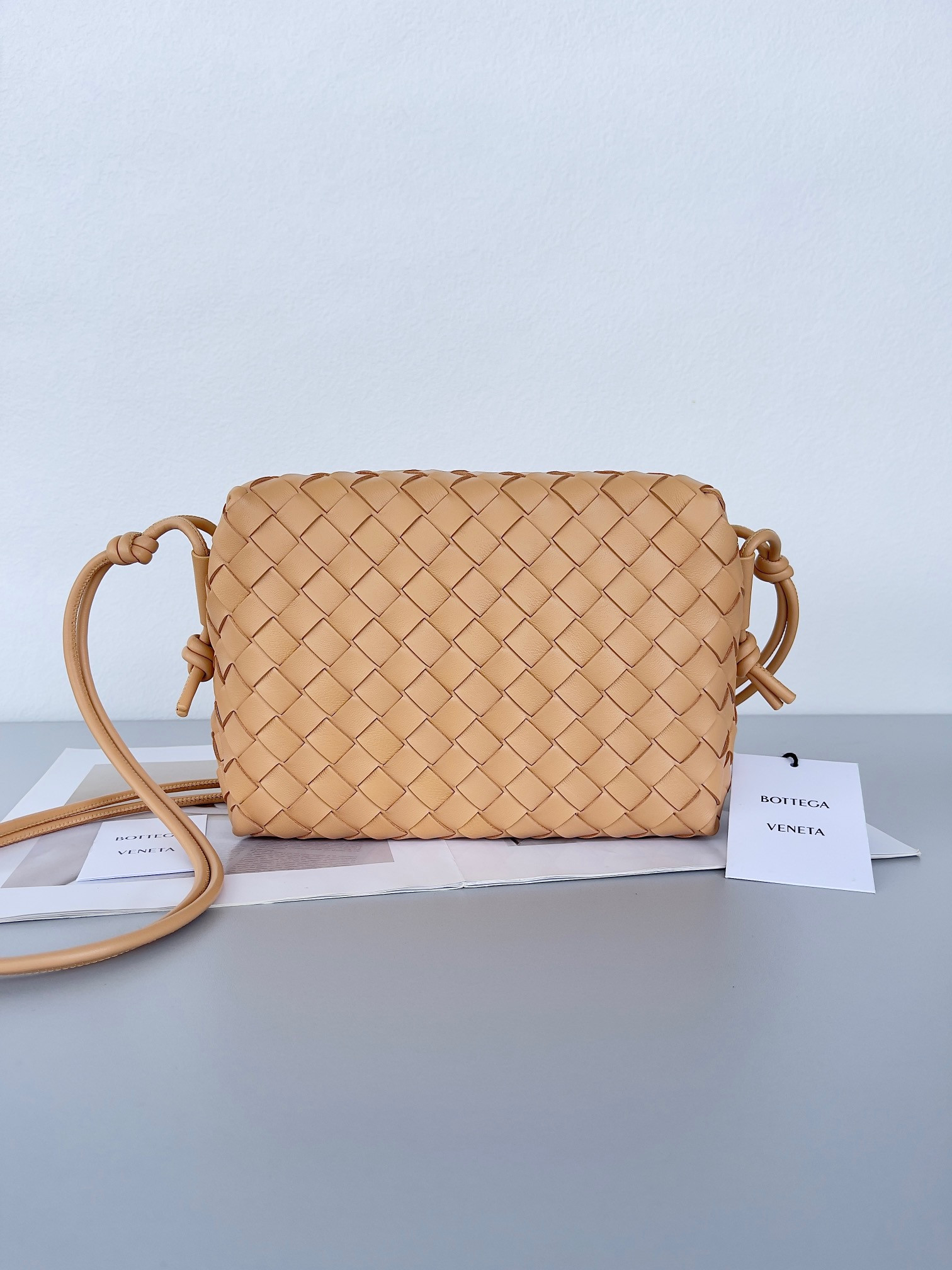 bo*te*ga Ve*ne*ta small loop camera bag