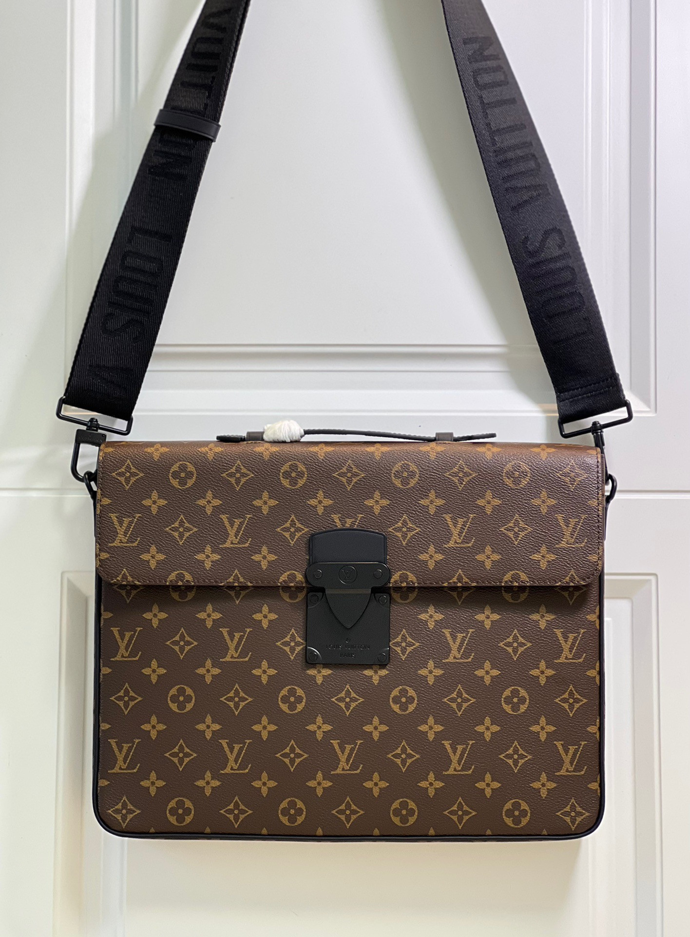 l0*is V*t0n s lock briefcase
