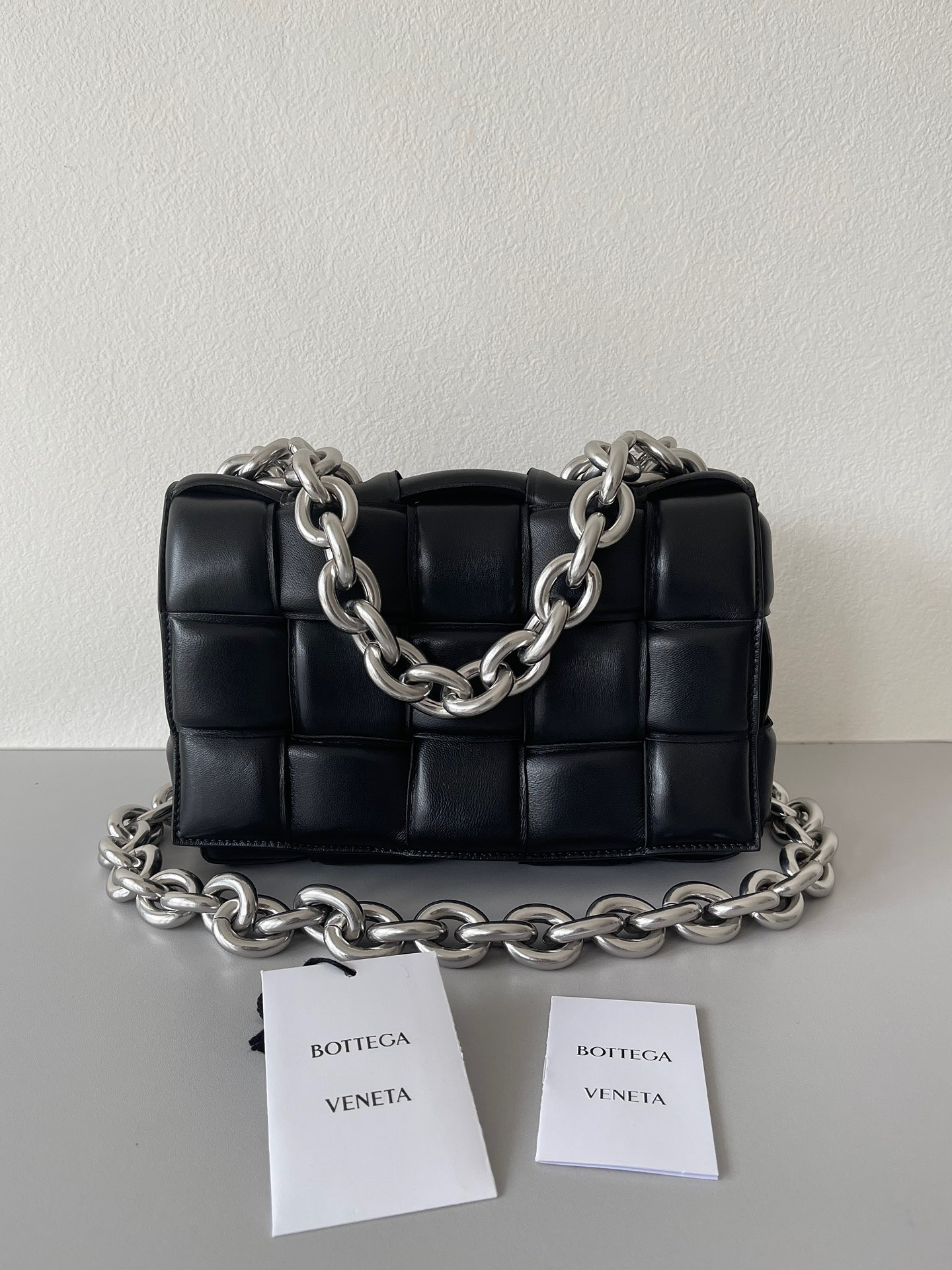 bo*te*ga Ve*ne*ta the chain cassette