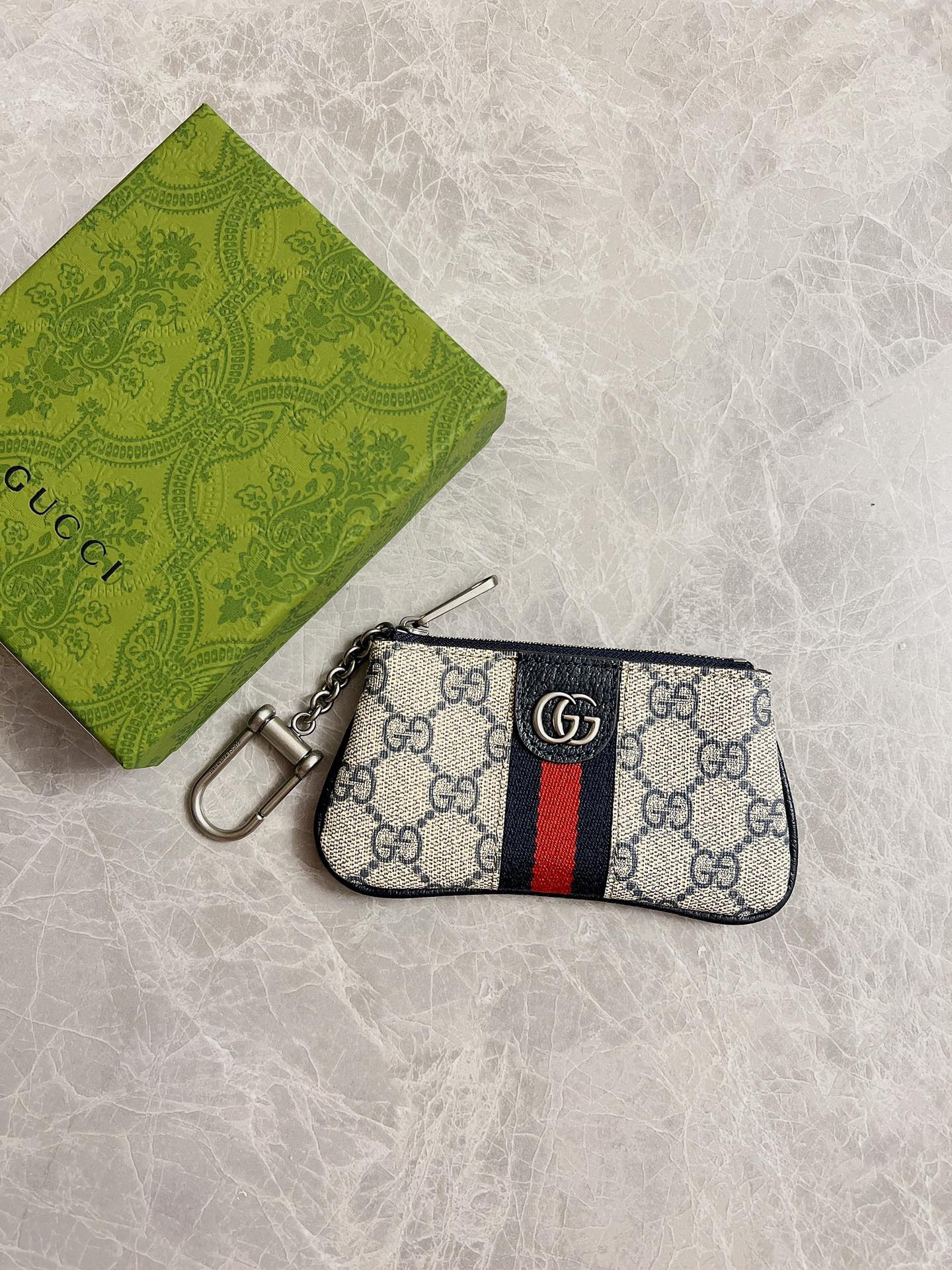 G*u*i gg marmont matelassé key case