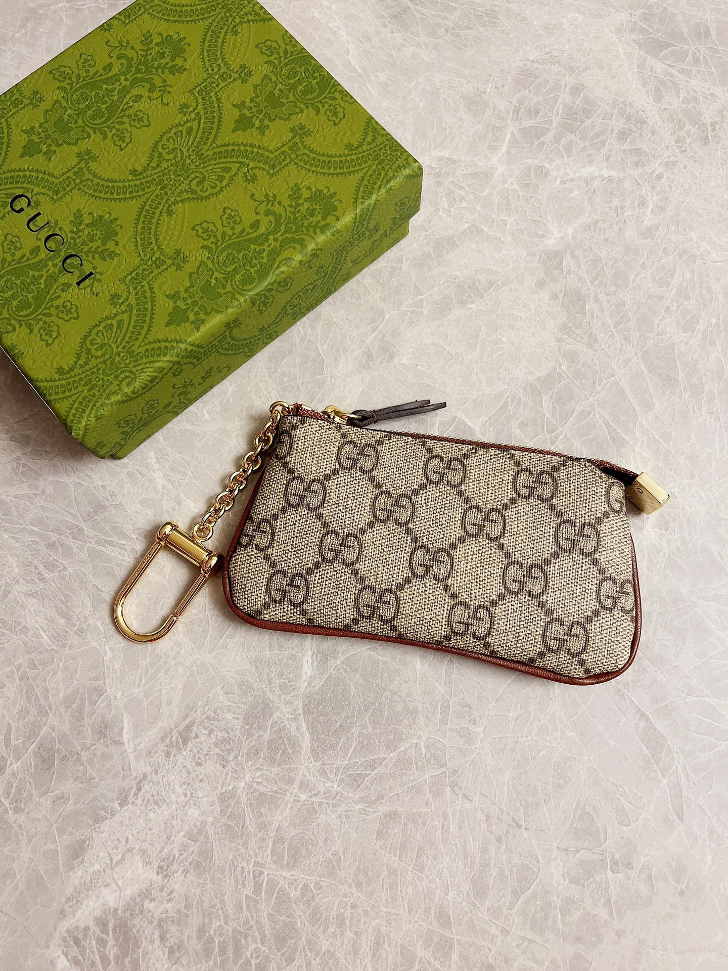 G*u*i gg marmont matelassé key case