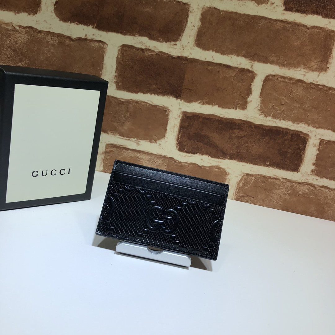 G*u*i gg embossed card case