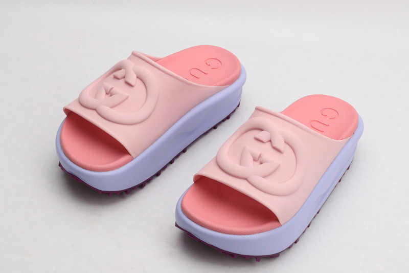 G*u*i slide with interlocking g