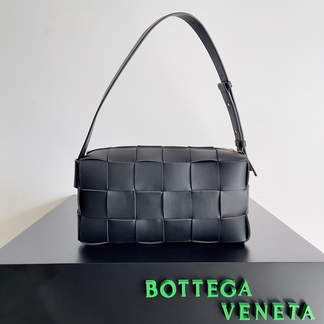 bo*te*ga Ve*ne*ta brick cassette