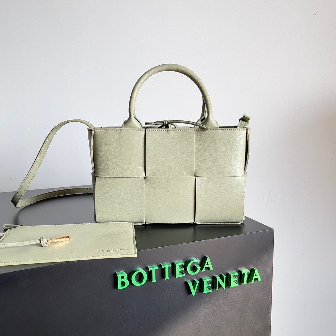 bo*te*ga Ve*ne*ta arco mini tote