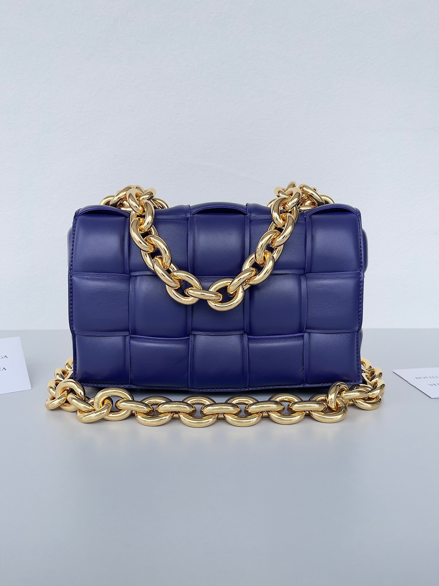 bo*te*ga Ve*ne*ta the chain cassette