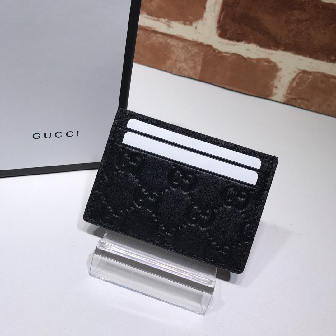 G*u*i signature card case