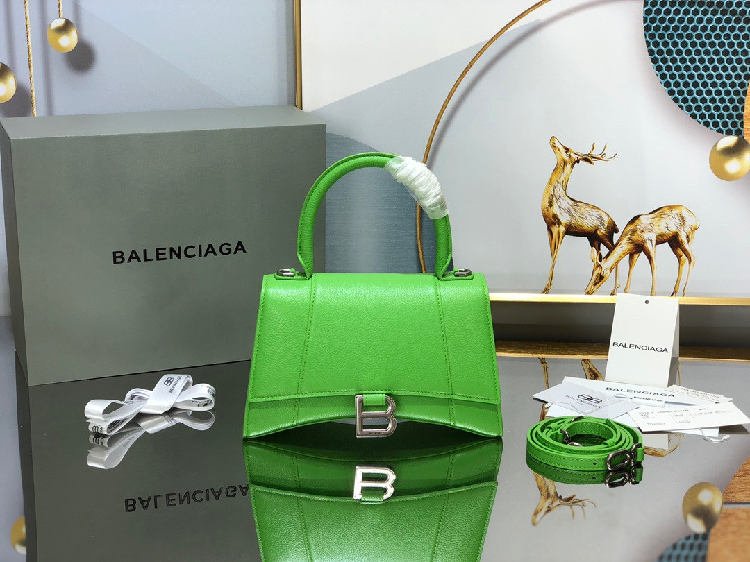 Ba*len*cia*ga hourglass