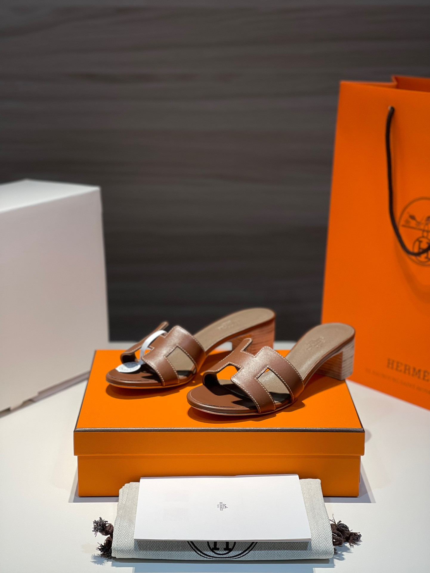 H**mes oasis sandal