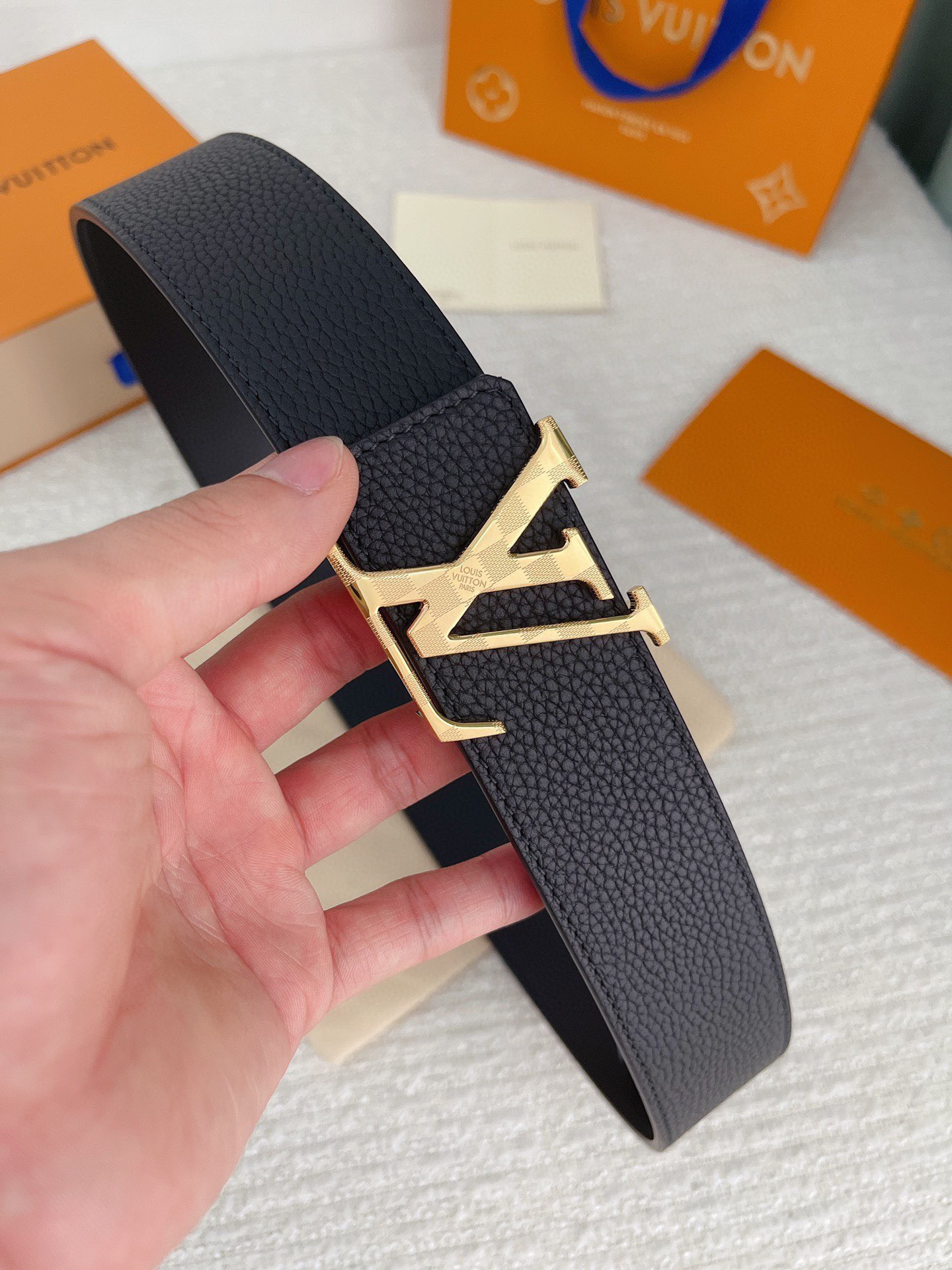l0*is V*t0n belt