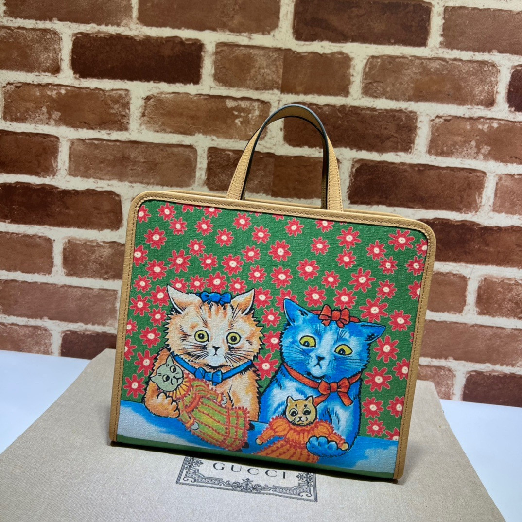G*u*i children's strawberry star tote bag