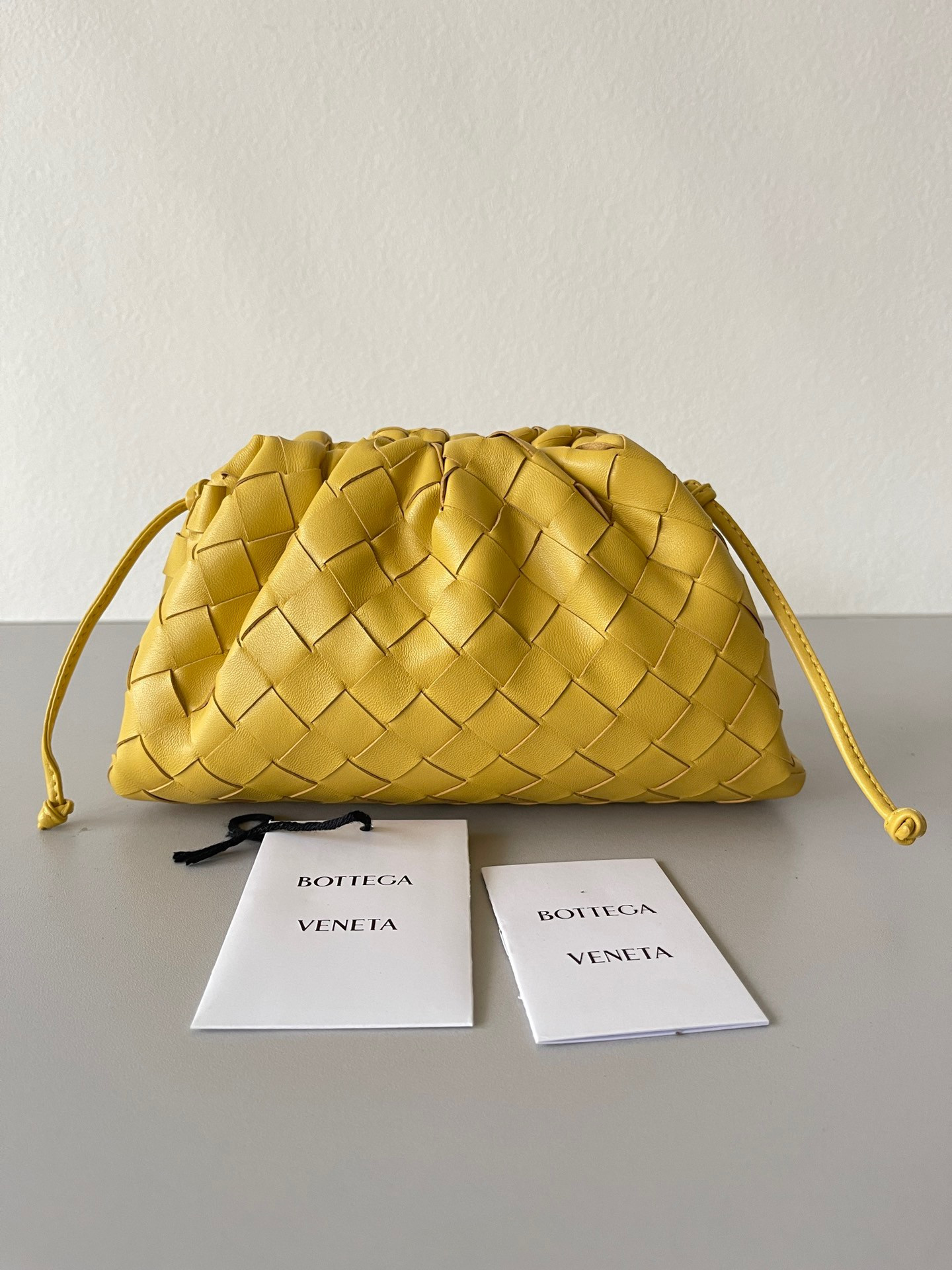 bo*te*ga Ve*ne*ta mini pouch