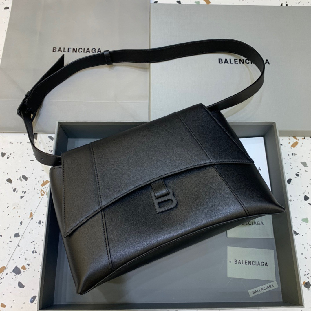 Ba*len*cia*ga downtown medium shoulder bag