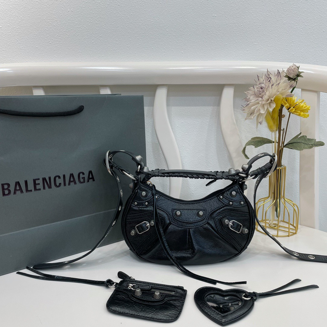 Ba*len*cia*ga women's le cagole xs shoulder bag