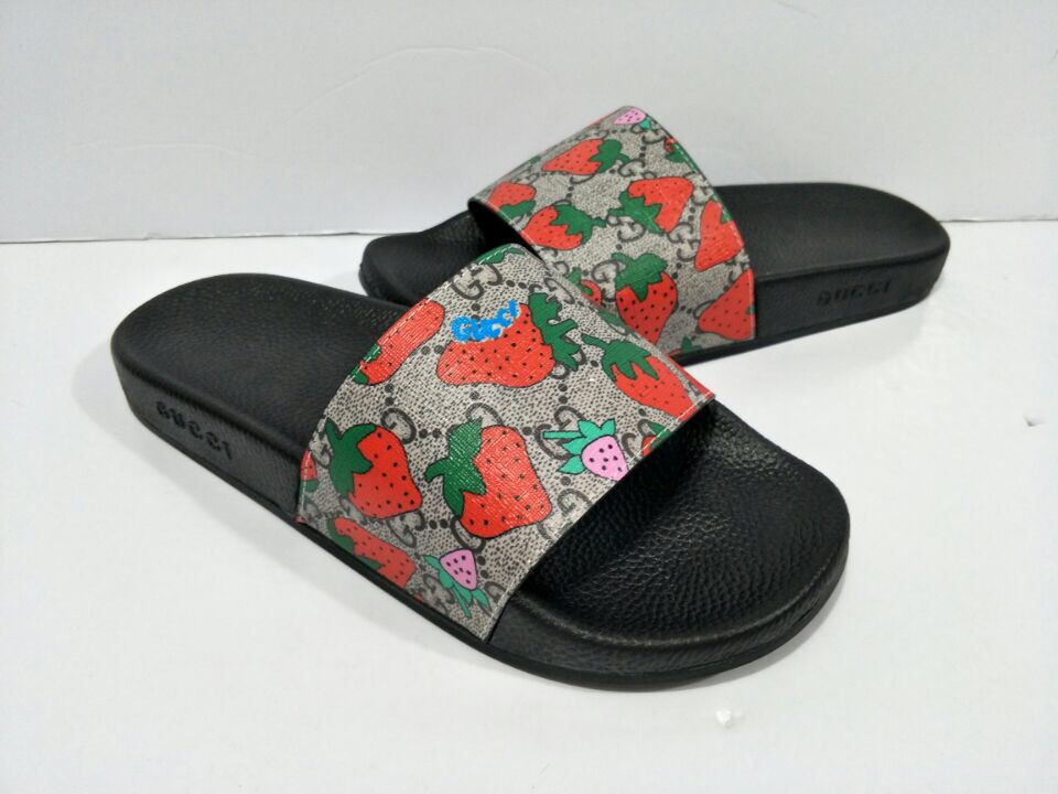 G*u*i slippers