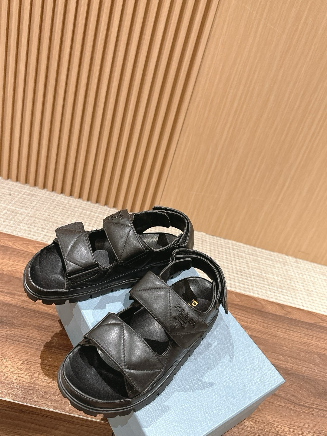Pra*a sandals