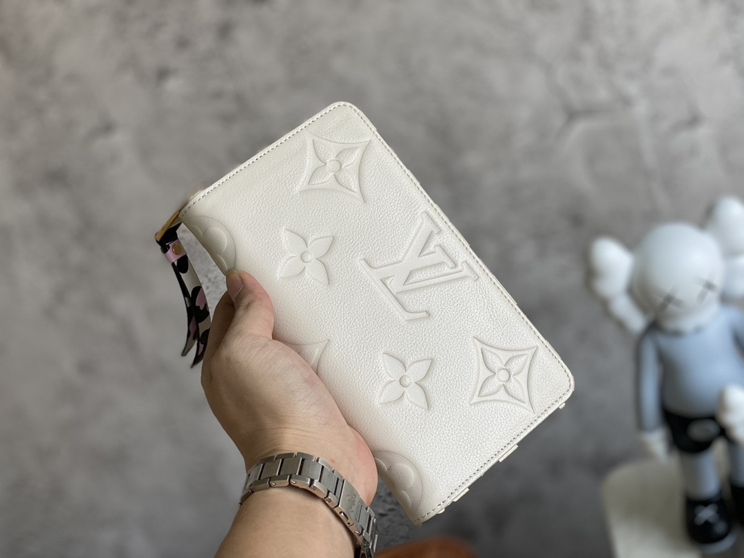 l0*is V*t0n zippy wallet