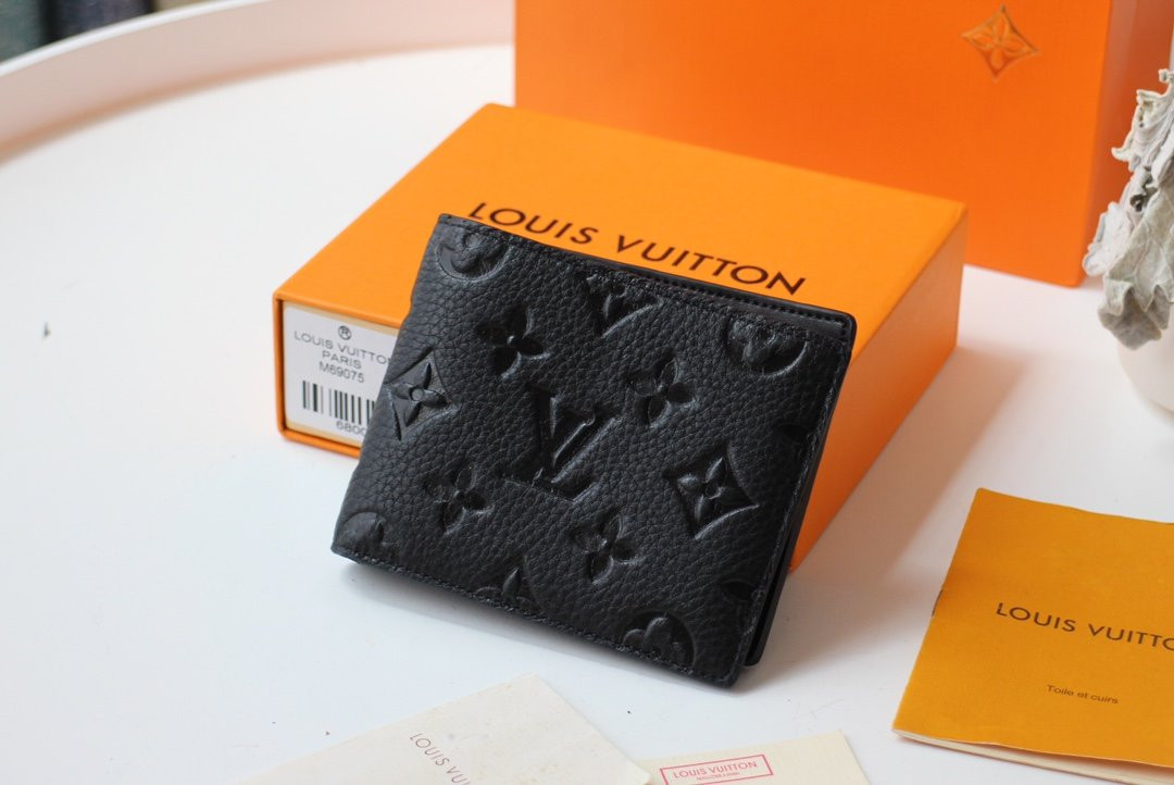 l0*is V*t0n slender wallet