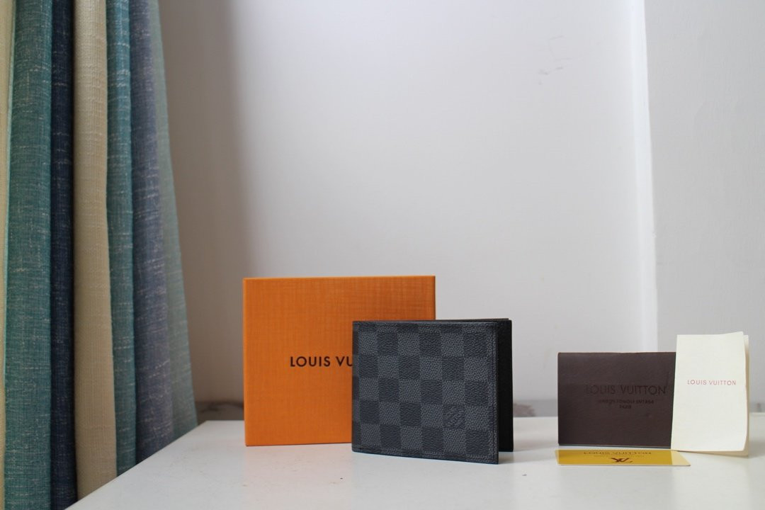 l0*is V*t0n amerigo wallet