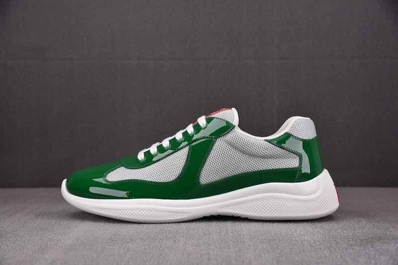 Pra*a sneaker