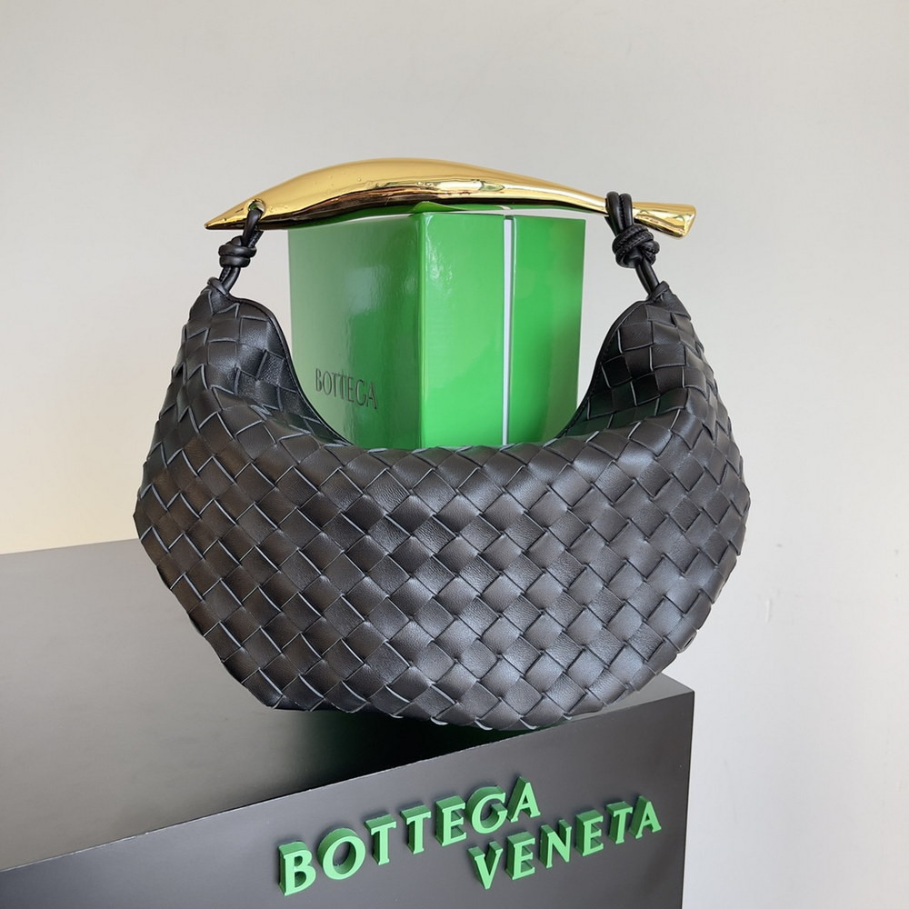 bo*te*ga Ve*ne*ta classic sardine top handle bag