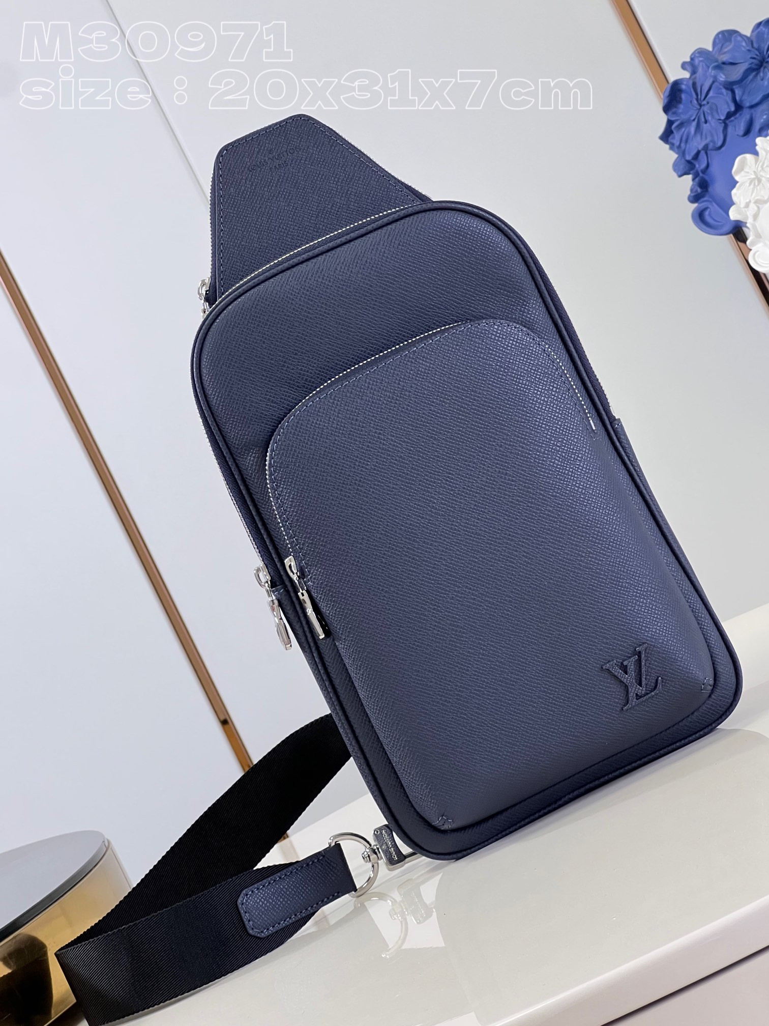 l0*is V*t0n avenue slingbag nm
