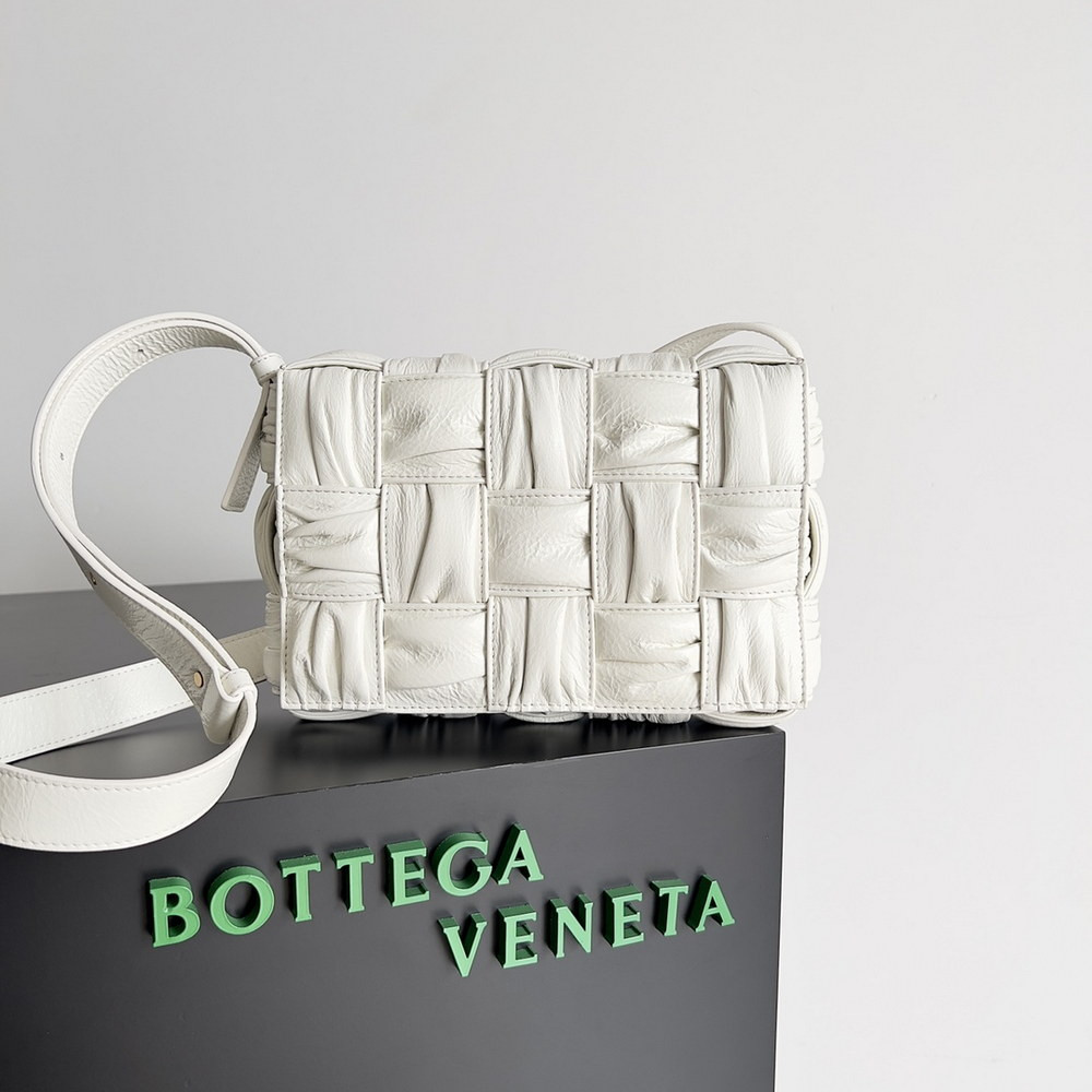 bo*te*ga Ve*ne*ta cassette